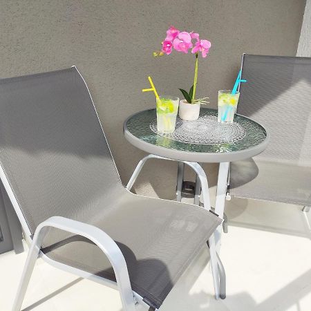 White Studio Apartman Pula Exterior photo