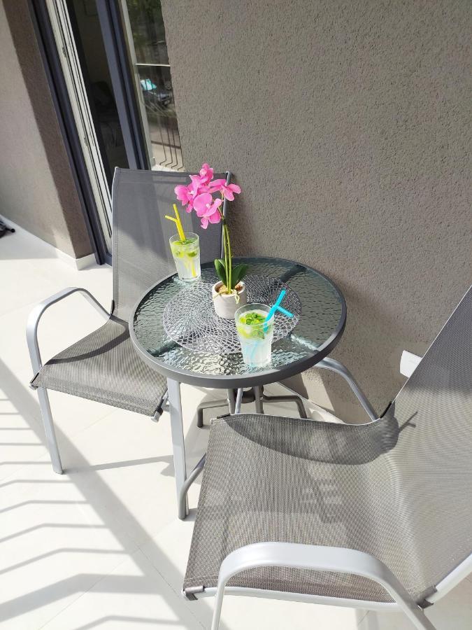 White Studio Apartman Pula Exterior photo